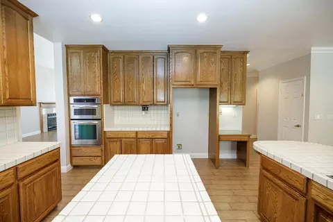 Kitchen - 2708 Lake Front Ct, Modesto, CA 95355 photo 4 of 4