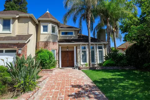 Exterior - 2708 Lake Front Ct, Modesto, CA 95355 photo 2 of 10