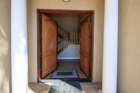 Entry Way - 2708 Lake Front Ct, Modesto, CA 95355 photo 1 of 5