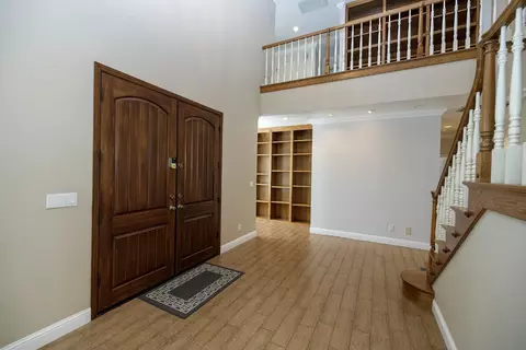 Entry Way - 2708 Lake Front Ct, Modesto, CA 95355 photo 3 of 5