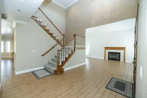 Entry Way - 2708 Lake Front Ct, Modesto, CA 95355 photo 4 of 5