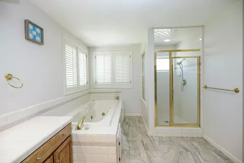 Bath - 2708 Lake Front Ct, Modesto, CA 95355 photo 4 of 6