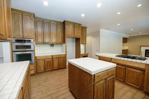 Kitchen - 2708 Lake Front Ct, Modesto, CA 95355 photo 3 of 4