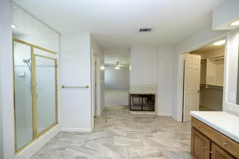 Bath - 2708 Lake Front Ct, Modesto, CA 95355 photo 5 of 6