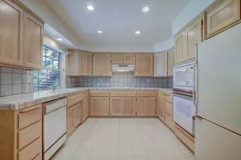 Kitchen - 16479 Brewer Rd, Grass Valley, CA 95949 photo 2 of 3