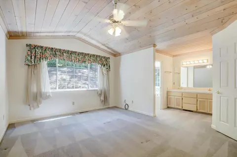 Bedroom - 16479 Brewer Rd, Grass Valley, CA 95949 photo 5 of 6