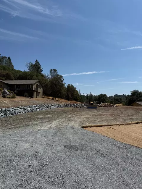 1470 American River Trl, Cool, CA 95614