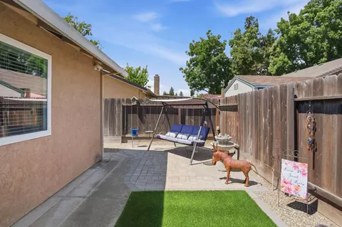 Exterior - 1905 Ursini Ln, Modesto, CA 95355 photo 7 of 8