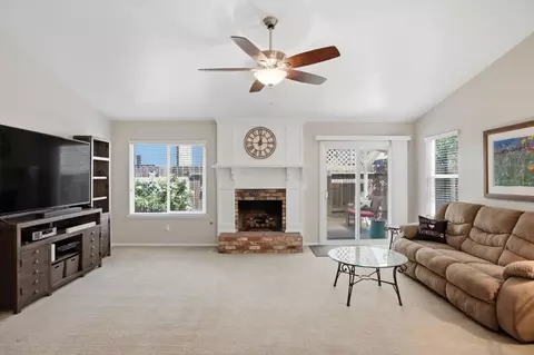 Living - 1905 Ursini Ln, Modesto, CA 95355 photo 2 of 4