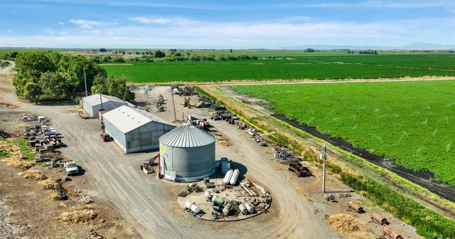 19701 Tyler Island Rd, Walnut Grove, CA 95690