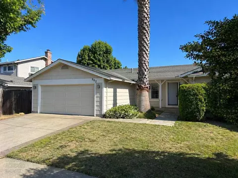 962 Almond Dr, Oakley, CA 94561