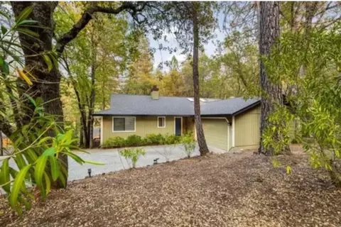 19373 Explorer Ct, Penn Valley, CA 95946