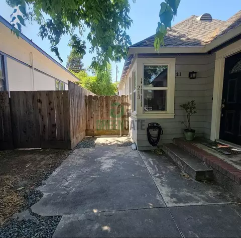 Exterior - 211 Virginia Ave, Modesto, CA 95354 photo 8 of 9