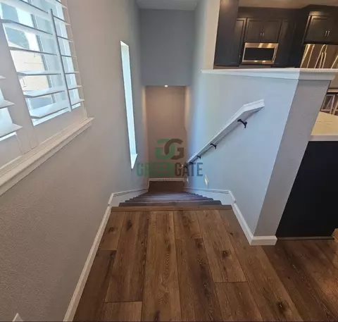 Entry Way - 211 Virginia Ave, Modesto, CA 95354 photo 4 of 5