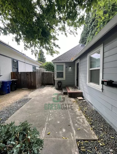 Exterior - 211 Virginia Ave, Modesto, CA 95354 photo 3 of 9