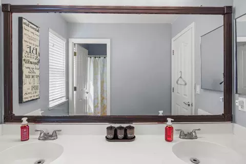 Bath - 1777 Daniel Dr, Ripon, CA 95366 photo 2 of 2
