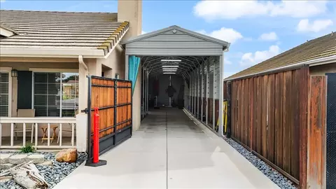 Entry Way - 840 N Central, Modesto, CA 95351 photo 4 of 6