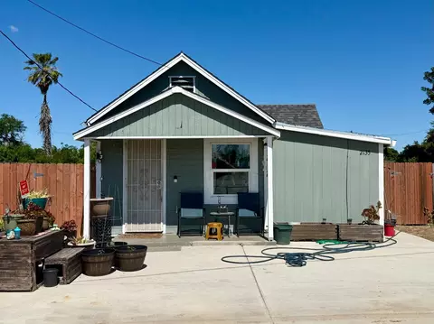 Exterior - 2135 Pine St, Ceres, CA 95307 photo 2 of 5
