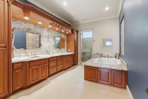 Bath - 1418 Riverview Cir #E, Ripon, CA 95366 photo 3 of 7