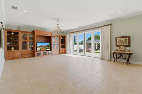 Living - 1418 Riverview Cir #E, Ripon, CA 95366 photo 2 of 3