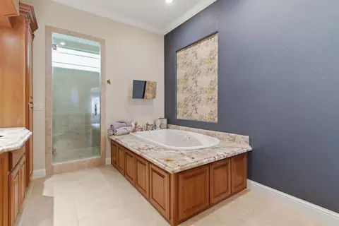 Bath - 1418 Riverview Cir #E, Ripon, CA 95366 photo 4 of 7