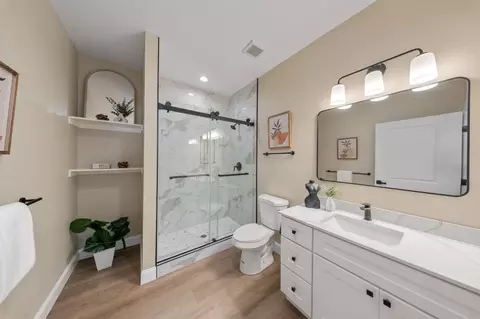 Bath - 821 Nevada St, Manteca, CA 95337 photo 2 of 4