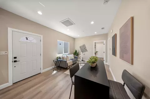 Entry Way - 821 Nevada St, Manteca, CA 95337 photo 6 of 7
