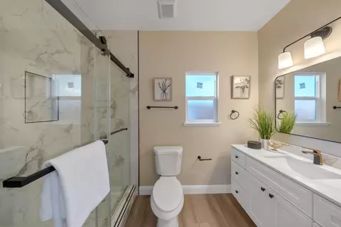 Bath - 821 Nevada St, Manteca, CA 95337 photo 4 of 4