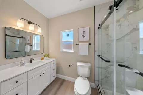 Bath - 821 Nevada St, Manteca, CA 95337 photo 3 of 4