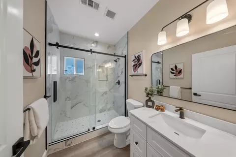 Bath - 821 Nevada St, Manteca, CA 95337 photo 1 of 4