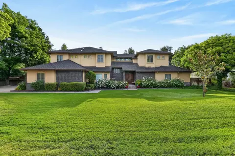 24347 Fairway Dr, Davis, CA 95616