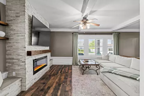 Living - 747 Palm Ave, Ripon, CA 95366 photo 1 of 2