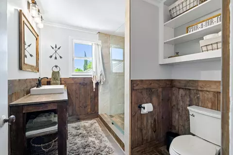 Bath - 747 Palm Ave, Ripon, CA 95366 photo 1 of 5