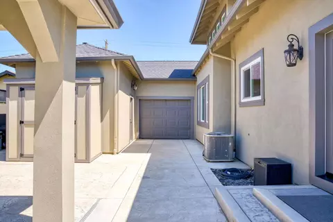 Exterior - 747 Palm Ave, Ripon, CA 95366 photo 8 of 15