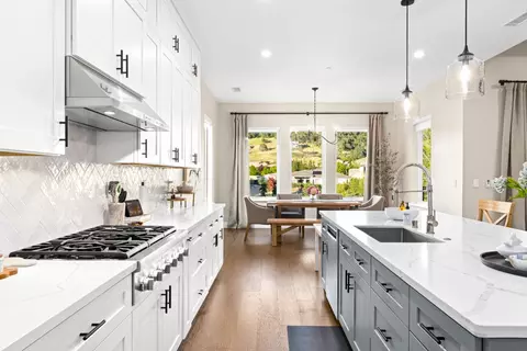 Kitchen - 2022 Ritchie St, Folsom, CA 95630 photo 4 of 8