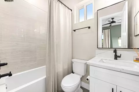 Bath - 2022 Ritchie St, Folsom, CA 95630 photo 3 of 7