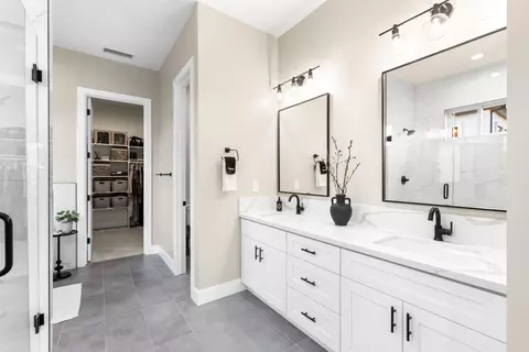 Bath - 2022 Ritchie St, Folsom, CA 95630 photo 7 of 7