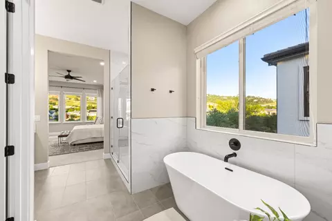 Bath - 2022 Ritchie St, Folsom, CA 95630 photo 6 of 7