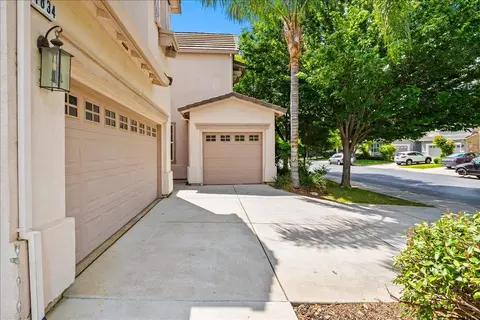 Exterior - 1834 Meritt Dr, Tracy, CA 95304 photo 3 of 8