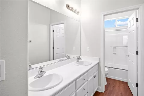 Bath - 1834 Meritt Dr, Tracy, CA 95304 photo 6 of 7