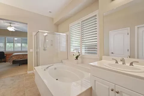 Bath - 2088 Incline Dr, Lodi, CA 95242 photo 2 of 4