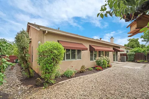 Exterior - 2088 Incline Dr, Lodi, CA 95242 photo 4 of 9