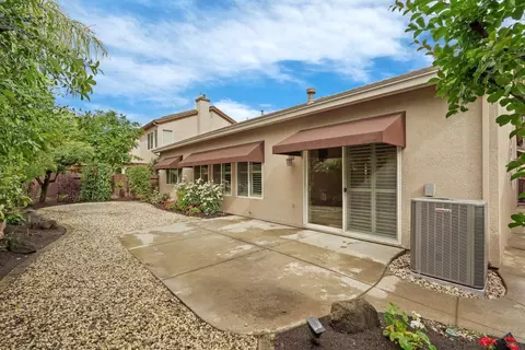 Exterior - 2088 Incline Dr, Lodi, CA 95242 photo 8 of 9