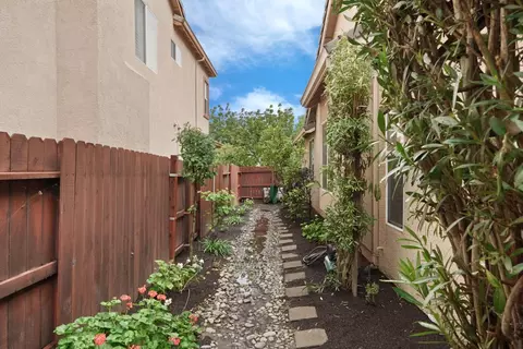 Exterior - 2088 Incline Dr, Lodi, CA 95242 photo 9 of 9