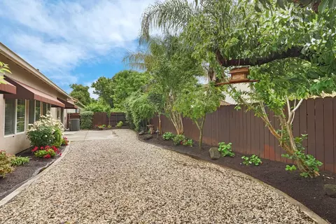 Exterior - 2088 Incline Dr, Lodi, CA 95242 photo 5 of 9