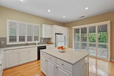 Kitchen - 2088 Incline Dr, Lodi, CA 95242 photo 4 of 5