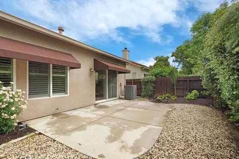 Exterior - 2088 Incline Dr, Lodi, CA 95242 photo 6 of 9