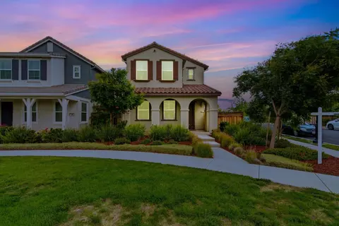146 E Rodbell Ln, Mountain House, CA 95391 photo 2