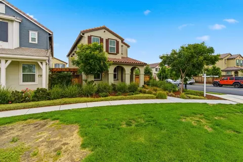 146 E Rodbell Ln, Mountain House, CA 95391 photo 3