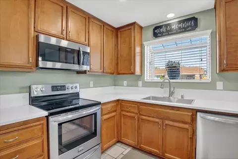 Kitchen - 4800 Endicott Ct, Salida, CA 95368 photo 3 of 5